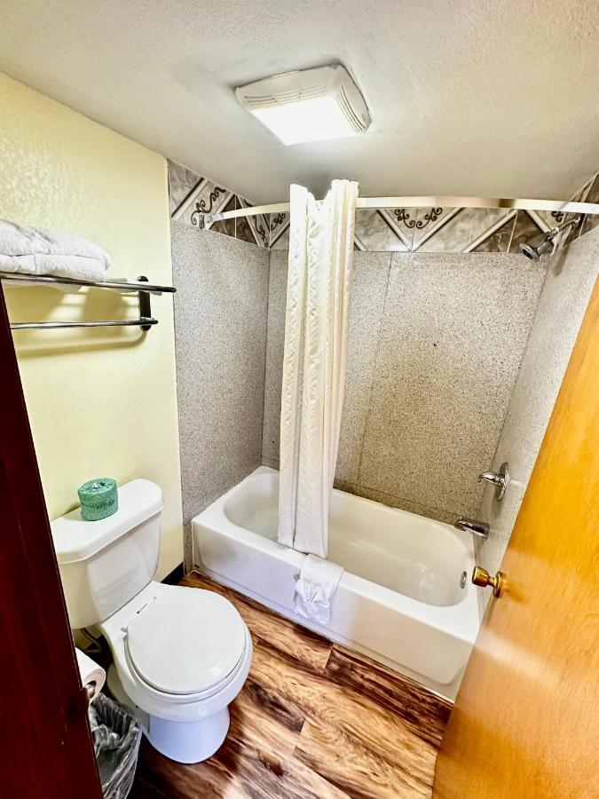 Regency Inn Iola Dış mekan fotoğraf
