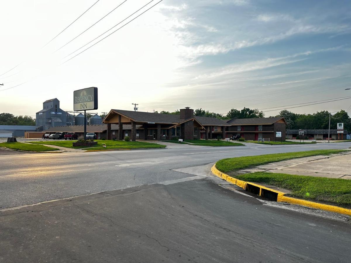 Regency Inn Iola Dış mekan fotoğraf